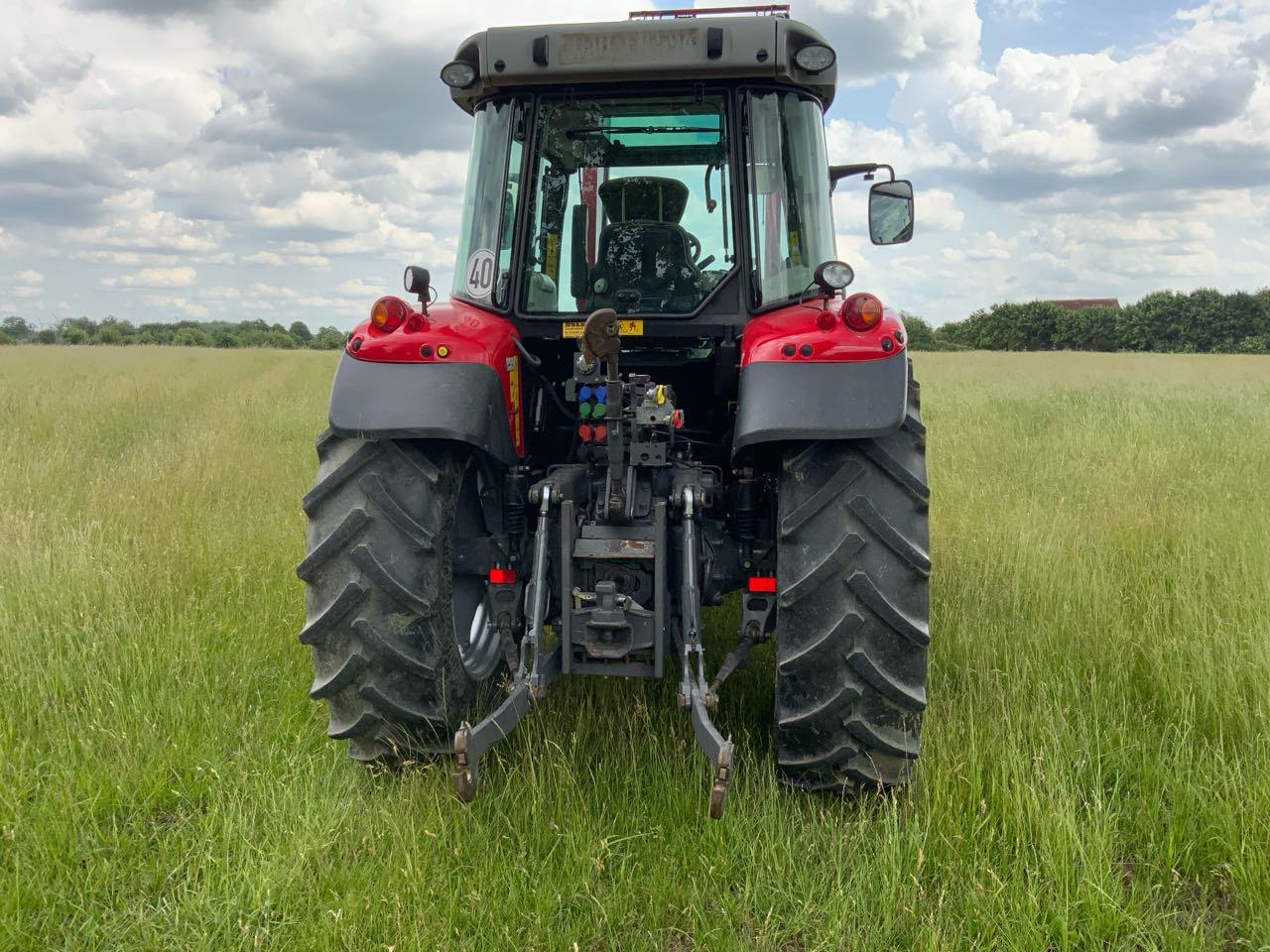 Massey Ferguson MF 5613 Dyna6 Efficient - جرار: صور 3 Massey Ferguson MF 5613 Dyna6 Efficient - جرار: صور 3