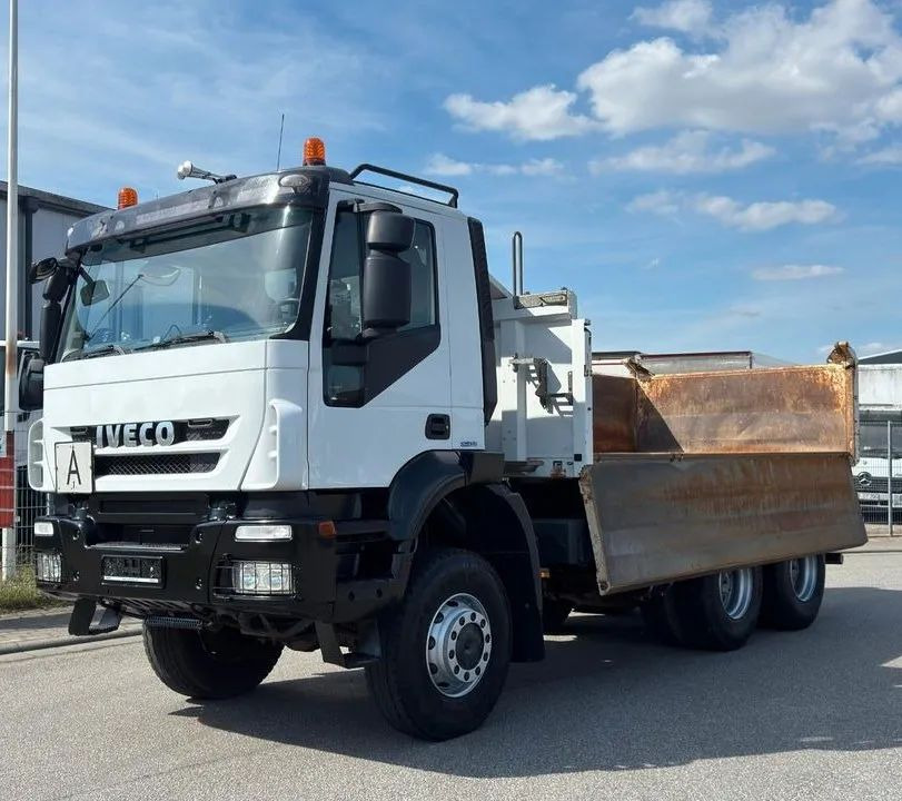 Iveco AD260T45W 6x6 | Meiller | Wywrotka trójstronna | Niemiecki pojazd | 451 KM | Euro 5|Stały zaczep holowniczy - قلابات: صور 2 Iveco AD260T45W 6x6 | Meiller | Wywrotka trójstronna | Niemiecki pojazd | 451 KM | Euro 5|Stały zaczep holowniczy - قلابات: صور 2