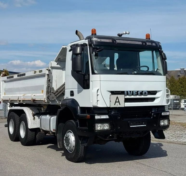 Iveco AD260T45W 6x6 | Meiller | Wywrotka trójstronna | Niemiecki pojazd | 451 KM | Euro 5|Stały zaczep holowniczy - قلابات: صور 1 Iveco AD260T45W 6x6 | Meiller | Wywrotka trójstronna | Niemiecki pojazd | 451 KM | Euro 5|Stały zaczep holowniczy - قلابات: صور 1