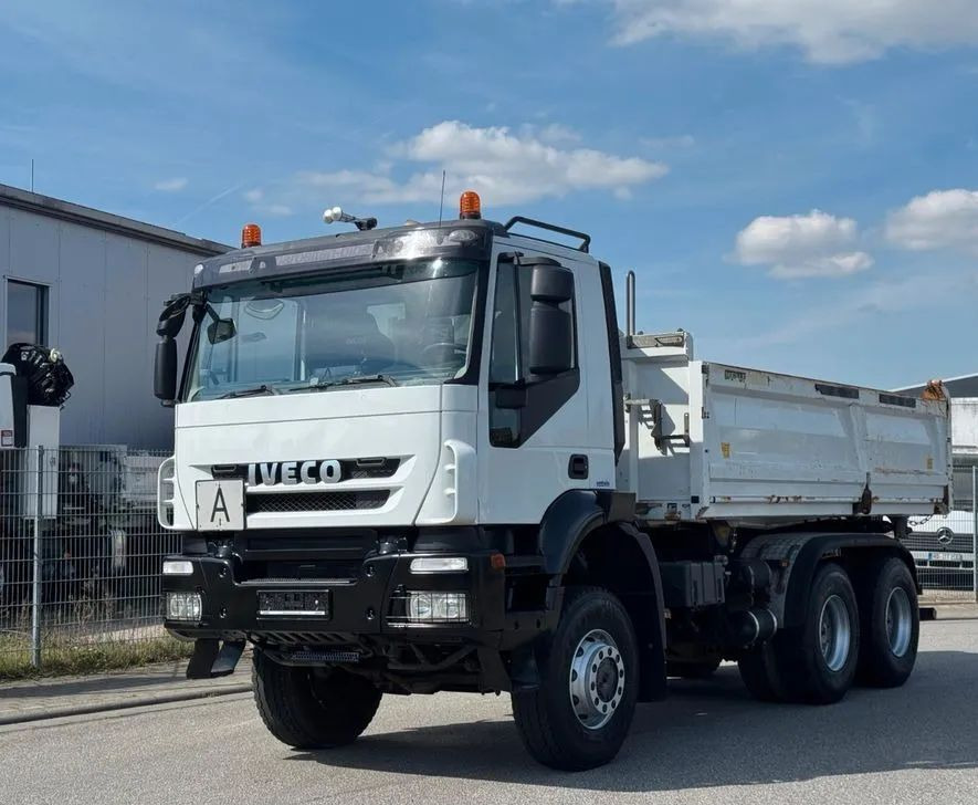 Iveco AD260T45W 6x6 | Meiller | Wywrotka trójstronna | Niemiecki pojazd | 451 KM | Euro 5|Stały zaczep holowniczy - قلابات: صور 3 Iveco AD260T45W 6x6 | Meiller | Wywrotka trójstronna | Niemiecki pojazd | 451 KM | Euro 5|Stały zaczep holowniczy - قلابات: صور 3