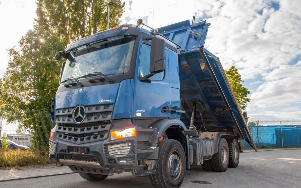 Mercedes-Benz Arocs 2652 6x4 – Wywrotka trójstronna Meiller z Bordmatik (Euro 6) - قلابات: صور 1 Mercedes-Benz Arocs 2652 6x4 – Wywrotka trójstronna Meiller z Bordmatik (Euro 6) - قلابات: صور 1