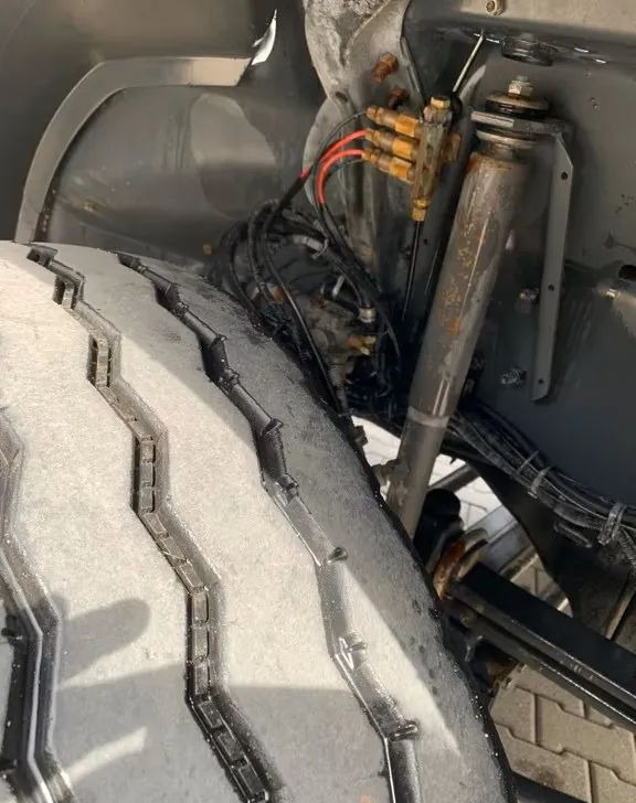 شاحنة خلاطة خرسانة Scania P410 8x4 – Betoniarka Liebherr 9 m³/ Euro 5 / Retarder: صور 8 شاحنة خلاطة خرسانة Scania P410 8x4 – Betoniarka Liebherr 9 m³/ Euro 5 / Retarder: صور 8