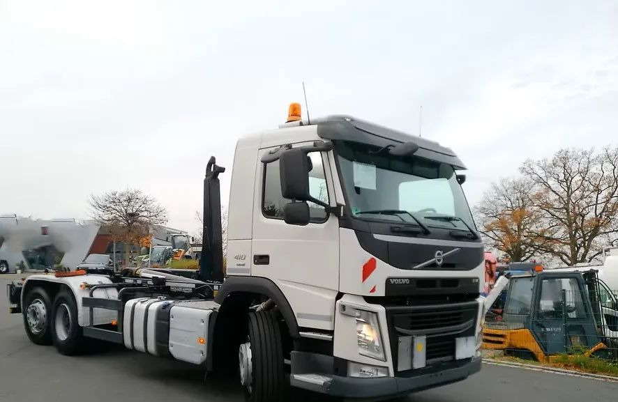 Volvo FM 410 • 6x2 • Meiller z systemem HDS (roll-off) • Euro 6 • Przebieg 251235 km • - شاحنة ذات الخطاف: صور 4 Volvo FM 410 • 6x2 • Meiller z systemem HDS (roll-off) • Euro 6 • Przebieg 251235 km • - شاحنة ذات الخطاف: صور 4