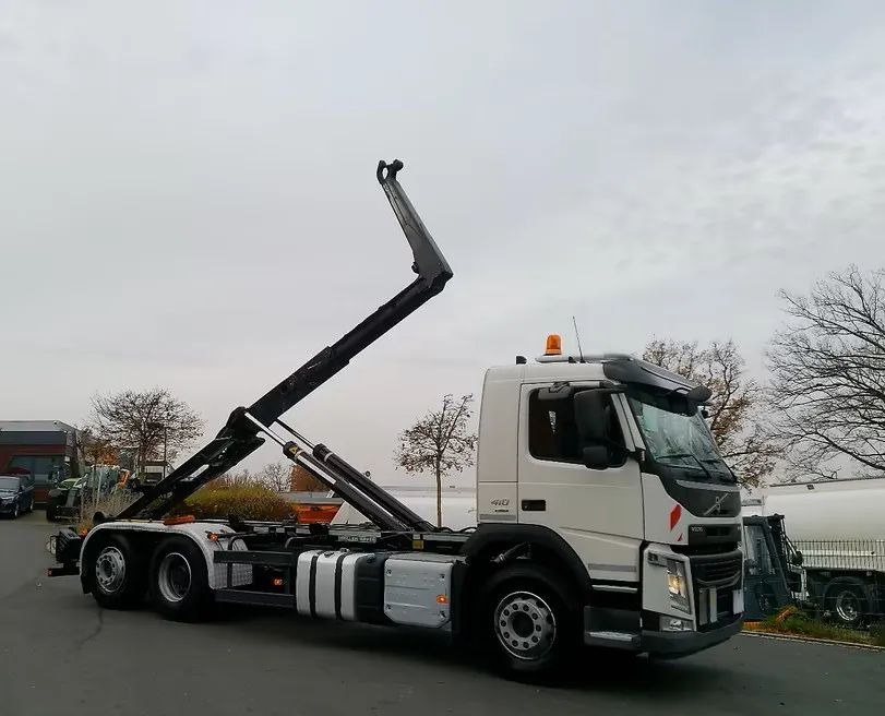 Volvo FM 410 • 6x2 • Meiller z systemem HDS (roll-off) • Euro 6 • Przebieg 251235 km • - شاحنة ذات الخطاف: صور 2 Volvo FM 410 • 6x2 • Meiller z systemem HDS (roll-off) • Euro 6 • Przebieg 251235 km • - شاحنة ذات الخطاف: صور 2