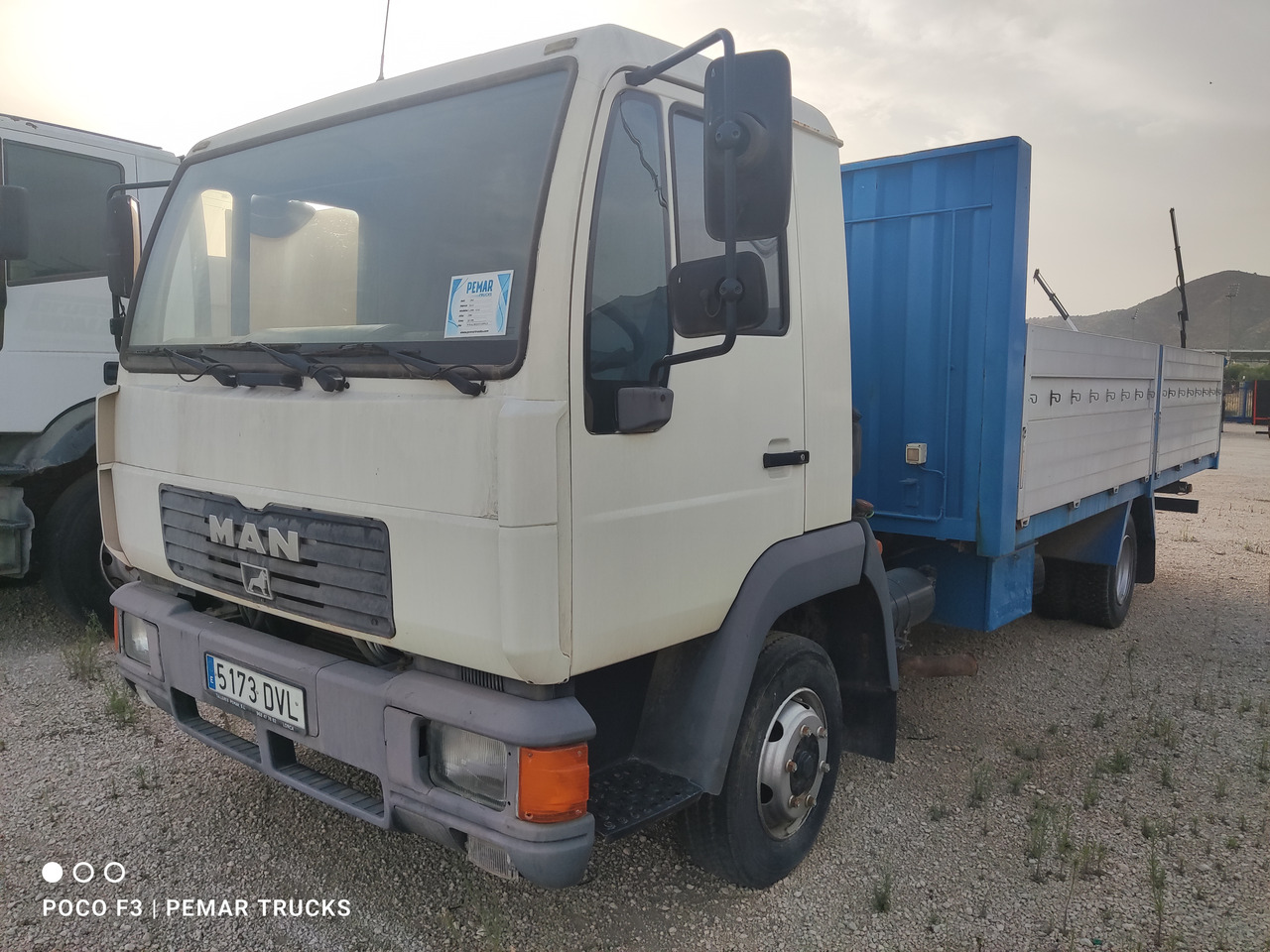 MAN L2000 - شاحنات مسطحة: صور 1 MAN L2000 - شاحنات مسطحة: صور 1