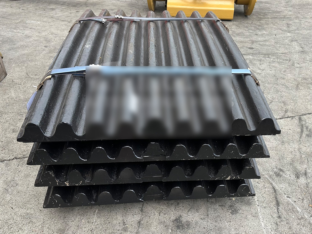KINGLINK High Manganese Steel Movable Jaw Plates 17003347 for CT2036 Jaw Crusher - قطع الغيار - آلات البناء: صور 1 KINGLINK High Manganese Steel Movable Jaw Plates 17003347 for CT2036 Jaw Crusher - قطع الغيار - آلات البناء: صور 1