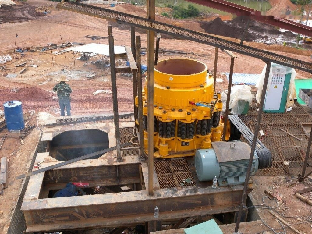 Kinglink Hematite Iron Ore Cone Crusher KLC1300 - كسارة مخرو: صور 1 Kinglink Hematite Iron Ore Cone Crusher KLC1300 - كسارة مخرو: صور 1