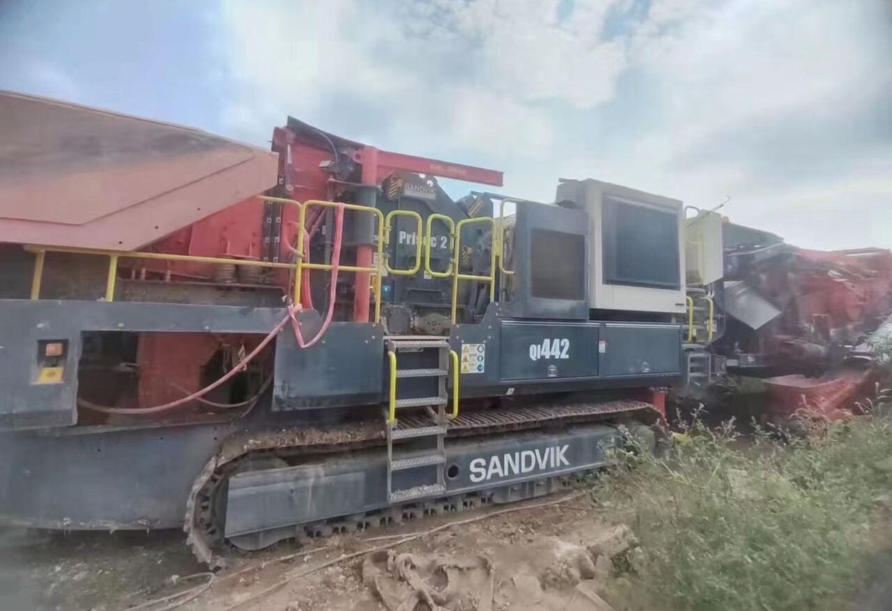 Sandvik QI442 Tracked Impact Crusher+QA335 Tracked Screen - كسارة متحركه: صور 3 Sandvik QI442 Tracked Impact Crusher+QA335 Tracked Screen - كسارة متحركه: صور 3