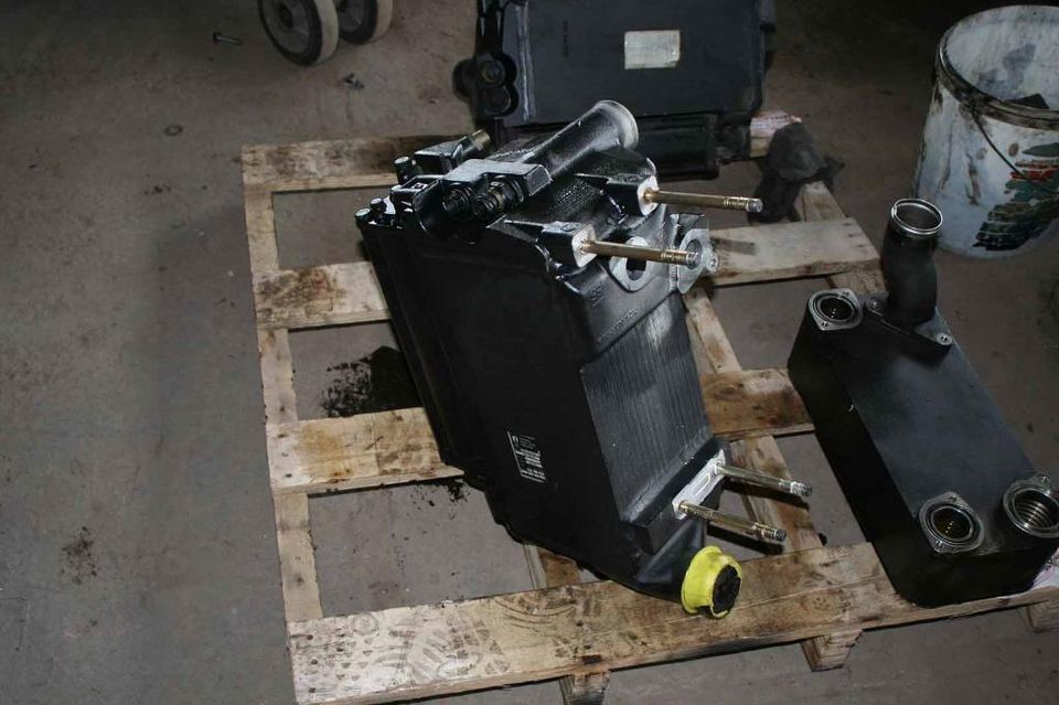 Wärmetauscher / Ölkühler ZF Getriebe 0501209257 - علبة التروس و قطع الغيار: صور 1 Wärmetauscher / Ölkühler ZF Getriebe 0501209257 - علبة التروس و قطع الغيار: صور 1