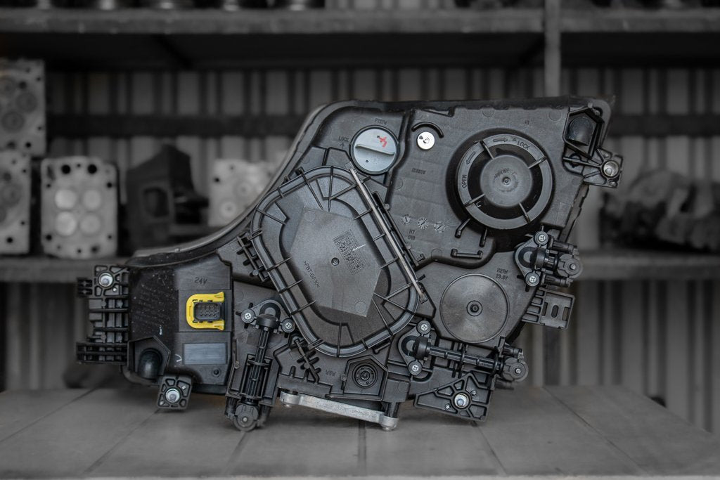 MERCEDES-BENZ ACTROS MP IV EURO VI XENON HEADLIGHT - FRONT - PASSENGER - كشافات - شاحنة: صور 2 MERCEDES-BENZ ACTROS MP IV EURO VI XENON HEADLIGHT - FRONT - PASSENGER - كشافات - شاحنة: صور 2