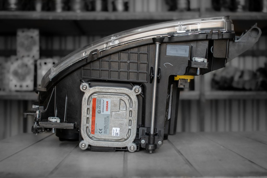 MERCEDES-BENZ ACTROS MP IV EURO VI XENON HEADLIGHT - FRONT - PASSENGER - كشافات - شاحنة: صور 4 MERCEDES-BENZ ACTROS MP IV EURO VI XENON HEADLIGHT - FRONT - PASSENGER - كشافات - شاحنة: صور 4