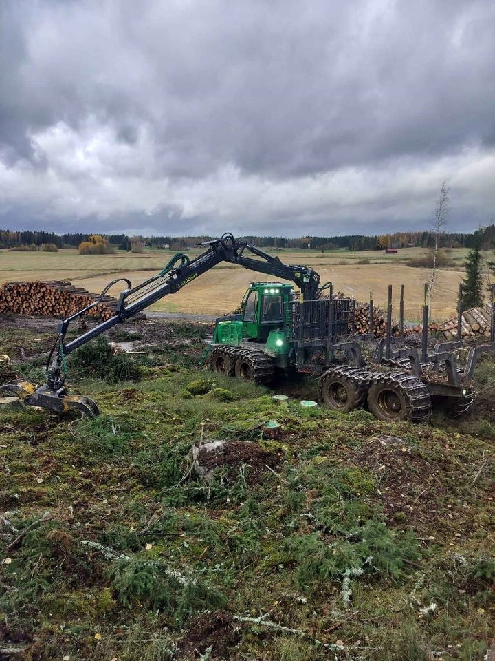 John Deere 1510 E - شاحنات نقل الأخشاب في الغابات: صور 2 John Deere 1510 E - شاحنات نقل الأخشاب في الغابات: صور 2