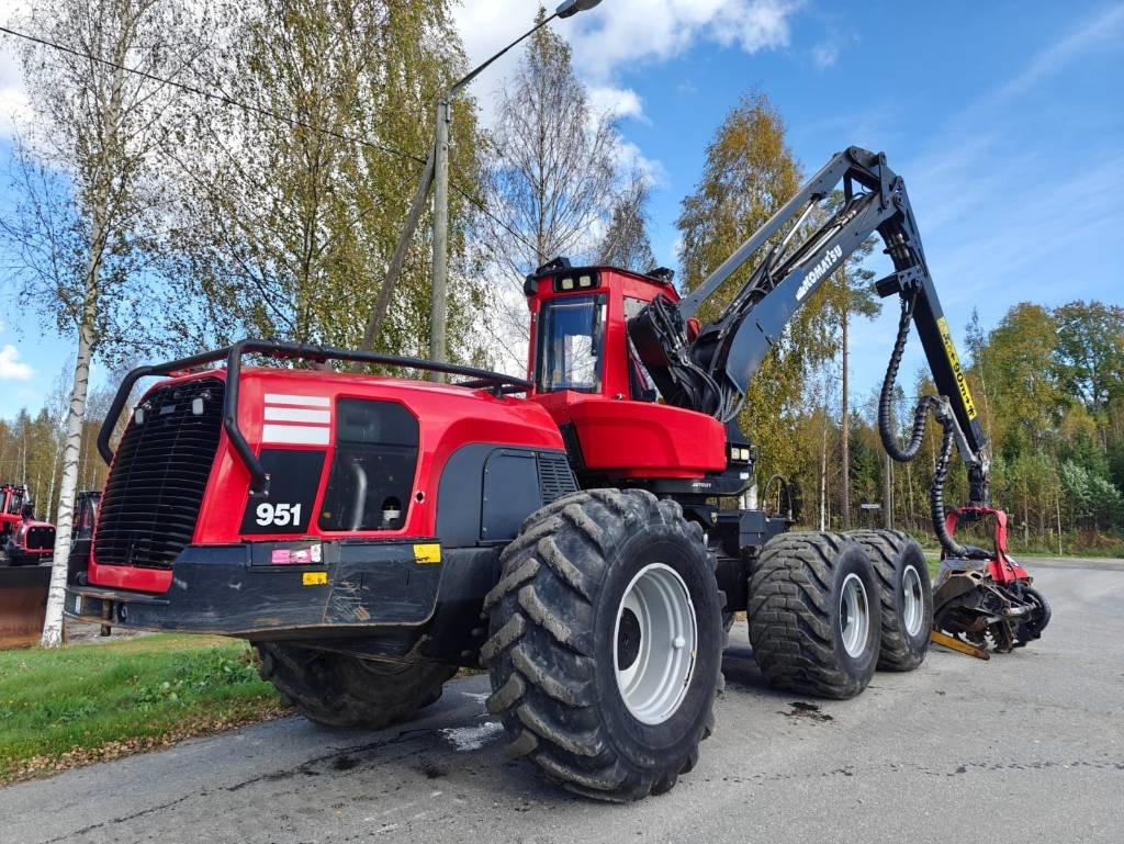 Komatsu 951 - الحصادات: صور 4 Komatsu 951 - الحصادات: صور 4