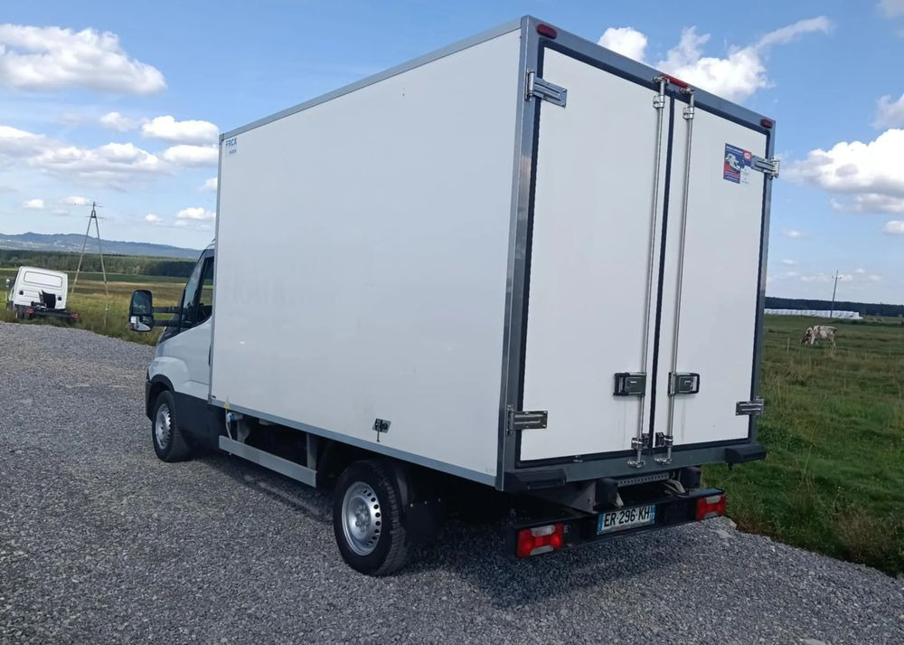 Iveco 35S16, 35S15, 35S14, 35S13, 35C13, 35C14 - الشاحنات الصغيرة المبردة: صور 5 Iveco 35S16, 35S15, 35S14, 35S13, 35C13, 35C14 - الشاحنات الصغيرة المبردة: صور 5