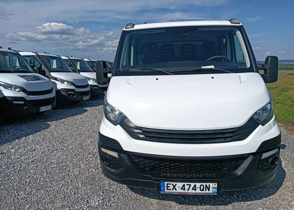 Iveco DAILY 35C14, 35C13, 35C12 - الشاحنات الصغيرة كابينة مزدوجة: صور 5 Iveco DAILY 35C14, 35C13, 35C12 - الشاحنات الصغيرة كابينة مزدوجة: صور 5