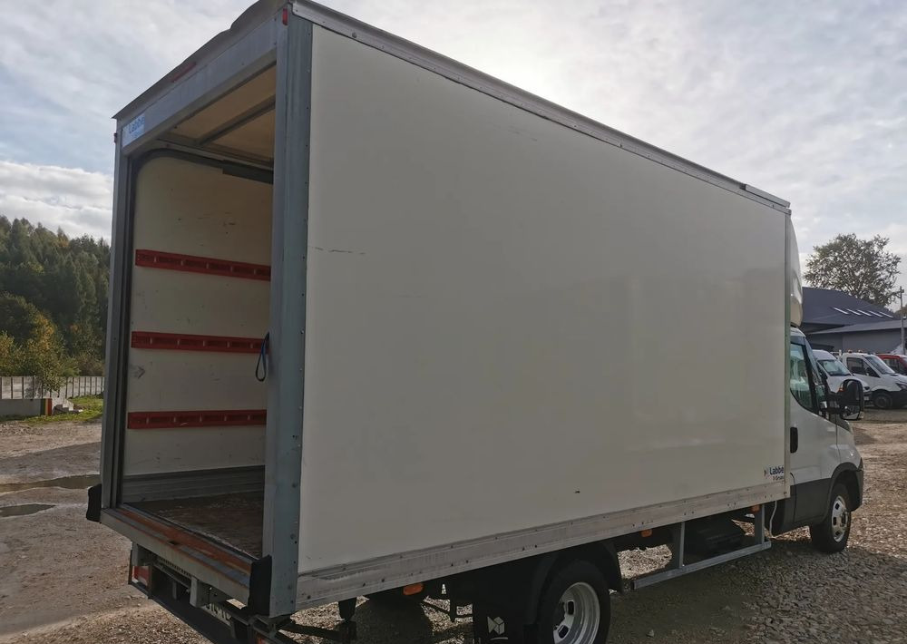 Iveco 3.0-150KM Daily 35C15 Kontener długi rama 35-150 kiper Klimatyzacja długi rozstaw - الشاحنات الصغيرة صندوق مغلق: صور 5 Iveco 3.0-150KM Daily 35C15 Kontener długi rama 35-150 kiper Klimatyzacja długi rozstaw - الشاحنات الصغيرة صندوق مغلق: صور 5
