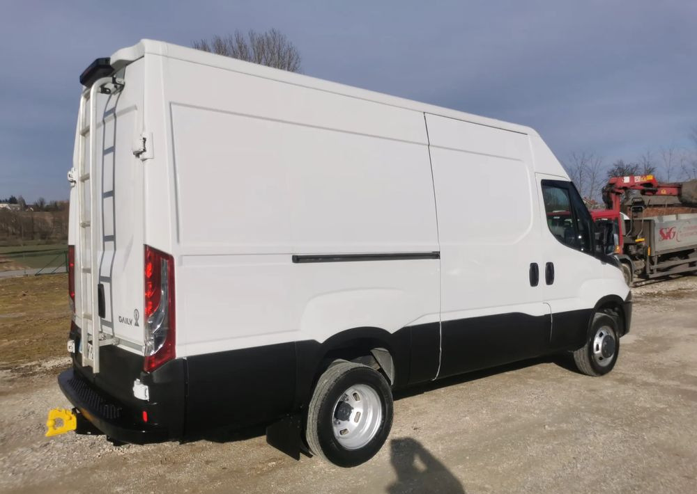 Iveco 35C13 Daily L3H2 bliźniak Klima 2.3-130KM 6-biegów Hak podwójne koła 35-130 L4H2 - فان: صور 3 Iveco 35C13 Daily L3H2 bliźniak Klima 2.3-130KM 6-biegów Hak podwójne koła 35-130 L4H2 - فان: صور 3