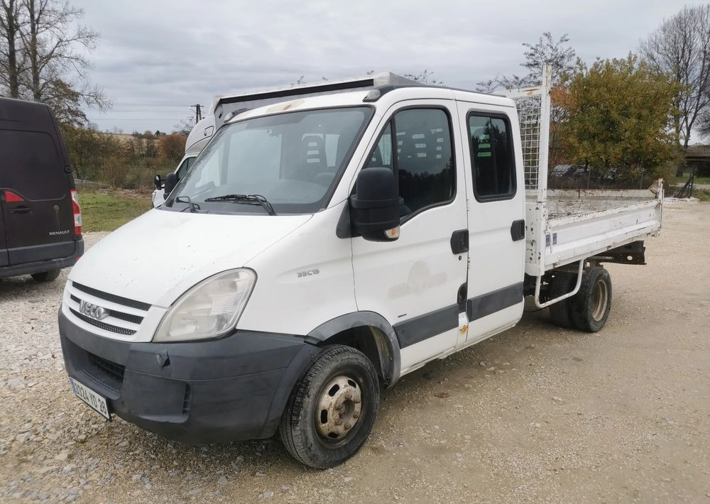 قلاب صغير Iveco Daily 35C15 Brygadówka 3.0 - 150KM wywrotka Klimatyzacja Dubel hak kiper doka: صور 15 قلاب صغير Iveco Daily 35C15 Brygadówka 3.0 - 150KM wywrotka Klimatyzacja Dubel hak kiper doka: صور 15