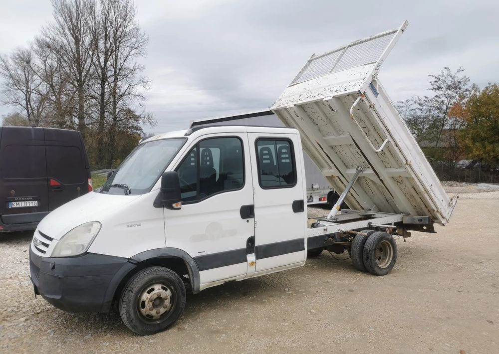 قلاب صغير Iveco Daily 35C15 Brygadówka 3.0 - 150KM wywrotka Klimatyzacja Dubel hak kiper doka: صور 6 قلاب صغير Iveco Daily 35C15 Brygadówka 3.0 - 150KM wywrotka Klimatyzacja Dubel hak kiper doka: صور 6
