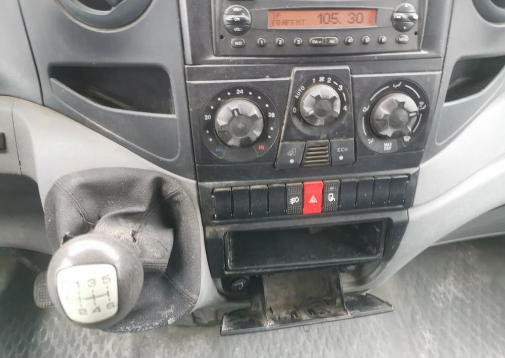 قلاب صغير Iveco Daily 35C15 Brygadówka 3.0 - 150KM wywrotka Klimatyzacja Dubel hak kiper doka: صور 13 قلاب صغير Iveco Daily 35C15 Brygadówka 3.0 - 150KM wywrotka Klimatyzacja Dubel hak kiper doka: صور 13