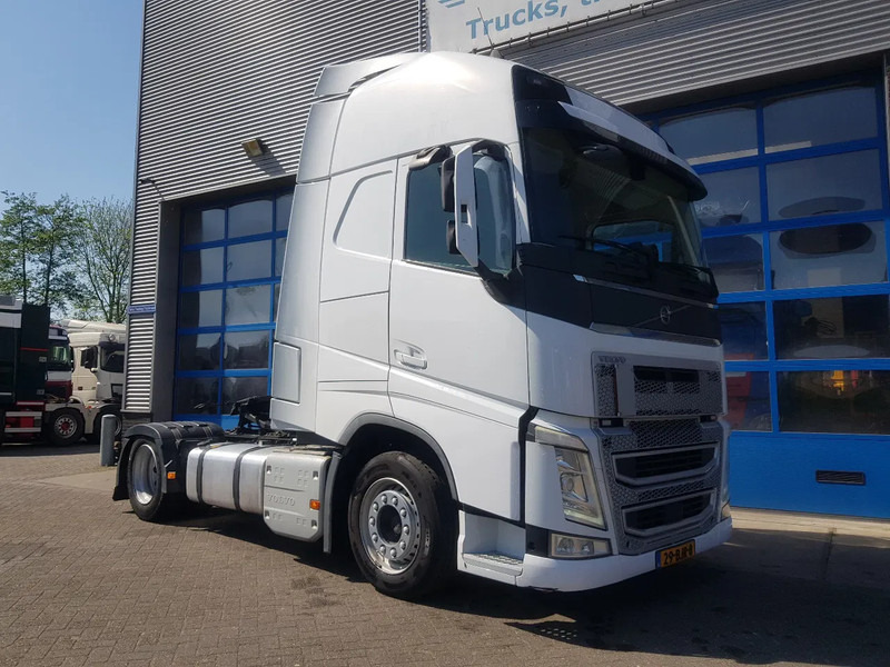 Volvo FH 420 Low deck XL Cabine hefschotel I-Parc Cool - شاحنة جرار: صور 5 Volvo FH 420 Low deck XL Cabine hefschotel I-Parc Cool - شاحنة جرار: صور 5