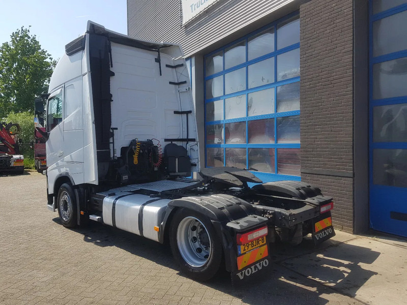 Volvo FH 420 Low deck XL Cabine hefschotel I-Parc Cool - شاحنة جرار: صور 4 Volvo FH 420 Low deck XL Cabine hefschotel I-Parc Cool - شاحنة جرار: صور 4