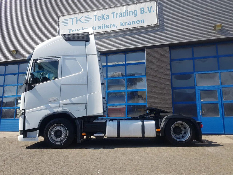 Volvo FH 420 Low deck XL Cabine hefschotel I-Parc Cool - شاحنة جرار: صور 3 Volvo FH 420 Low deck XL Cabine hefschotel I-Parc Cool - شاحنة جرار: صور 3