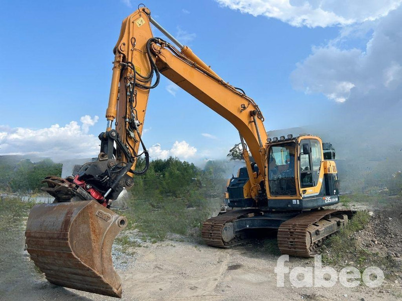 Hyundai Rolex 235 LCR -9A - حفارات زحافة: صور 1 Hyundai Rolex 235 LCR -9A - حفارات زحافة: صور 1