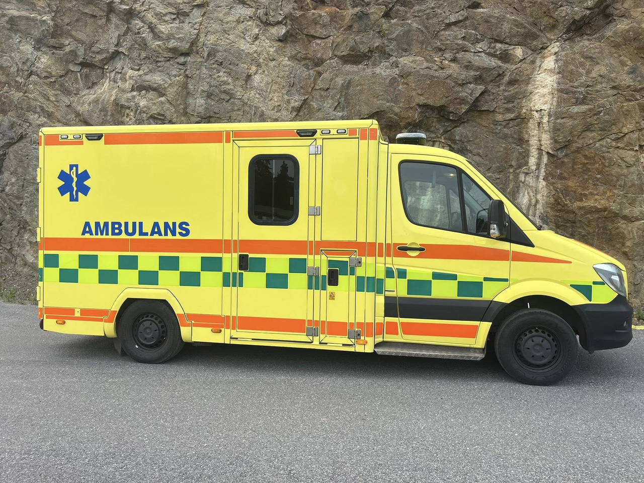 MERCEDES-BENZ Sprinter 319 - AMBULANCE / Krankenwagen / швидка допомога - سيارة إسعاف: صور 5 MERCEDES-BENZ Sprinter 319 - AMBULANCE / Krankenwagen / швидка допомога - سيارة إسعاف: صور 5