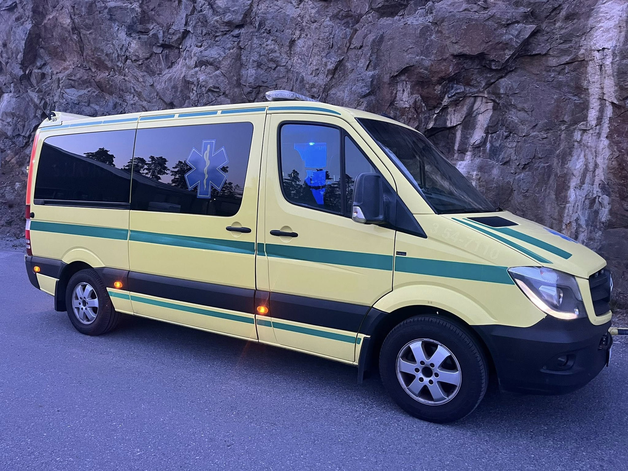 Mercedes-Benz Sprinter 316 - 2 stretcher - سيارة إسعاف: صور 1 Mercedes-Benz Sprinter 316 - 2 stretcher - سيارة إسعاف: صور 1
