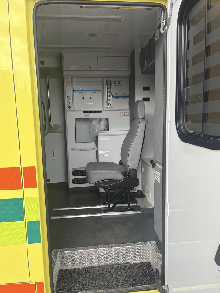 Mercedes-Benz Sprinter 319 - AMBULANCEBOX / Krankenwagen / ambulance - سيارة إسعاف: صور 5 Mercedes-Benz Sprinter 319 - AMBULANCEBOX / Krankenwagen / ambulance - سيارة إسعاف: صور 5