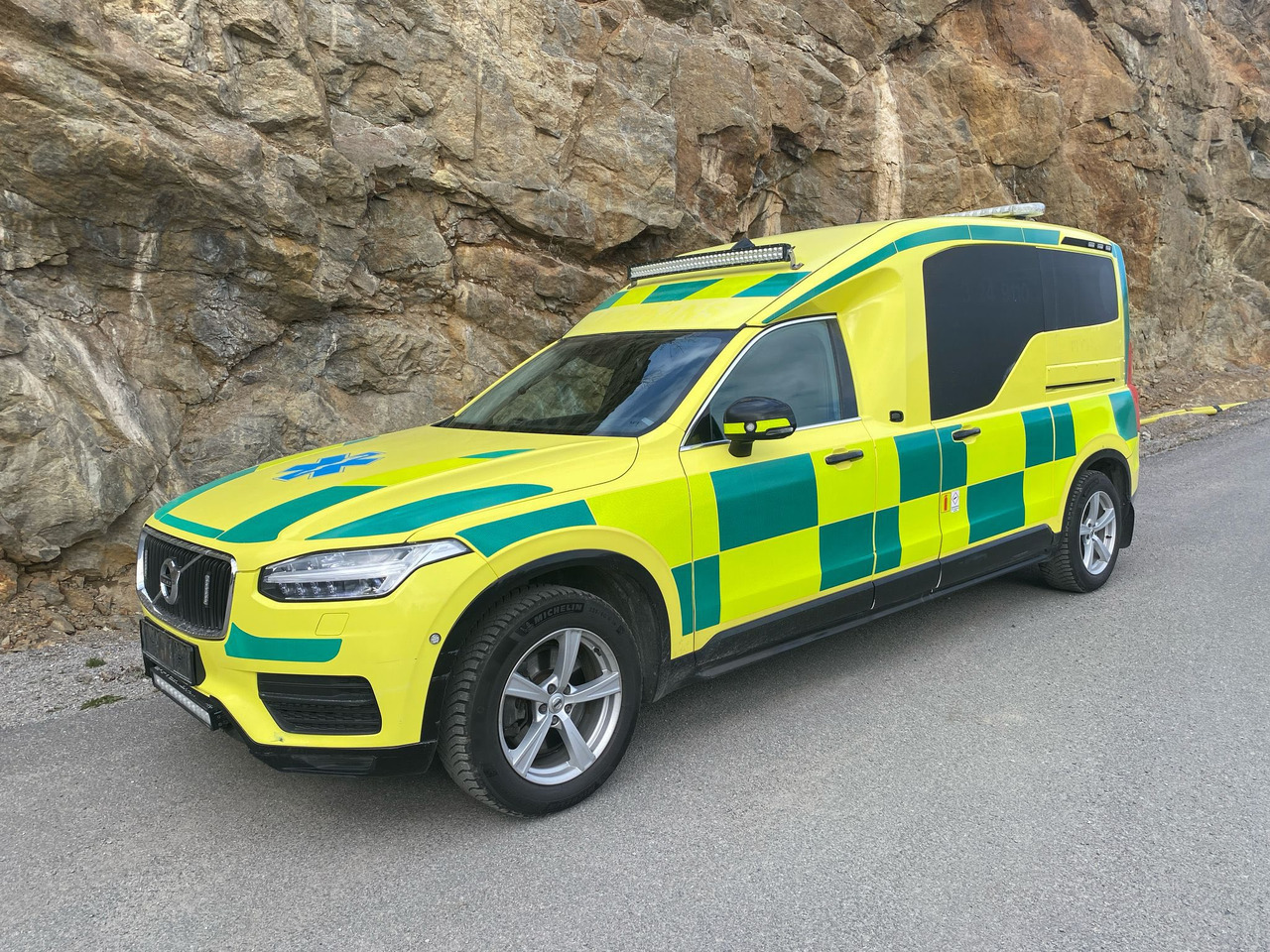 Volvo Nilsson XC90 D5 AWD - Ambulance / Krankenwagen / Швидка допомога - سيارة إسعاف: صور 2 Volvo Nilsson XC90 D5 AWD - Ambulance / Krankenwagen / Швидка допомога - سيارة إسعاف: صور 2