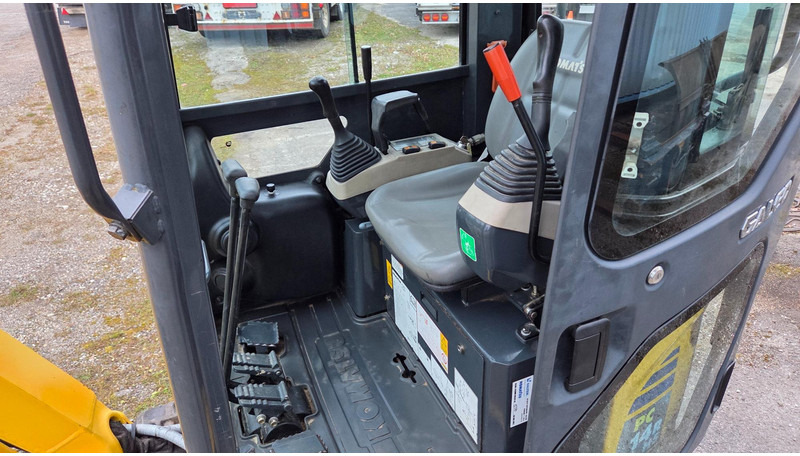 Komatsu PC14R - حفارة مصغرة: صور 5 Komatsu PC14R - حفارة مصغرة: صور 5