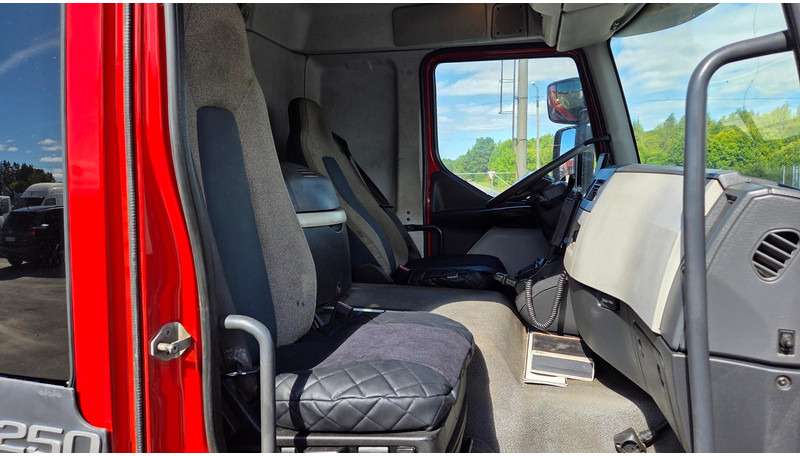 سيارة السحب للتصليح Volvo FL250 4X2: صور 12