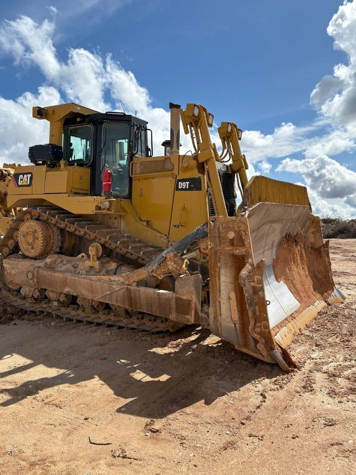 CAT D 9 T (CE Certified / New Undercarriage) - بلدوزر: صور 3 CAT D 9 T (CE Certified / New Undercarriage) - بلدوزر: صور 3