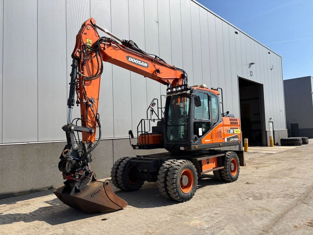 Doosan DX 140 W-5 (R5 Rototilt) - حفارة على عجلات: صور 2 Doosan DX 140 W-5 (R5 Rototilt) - حفارة على عجلات: صور 2