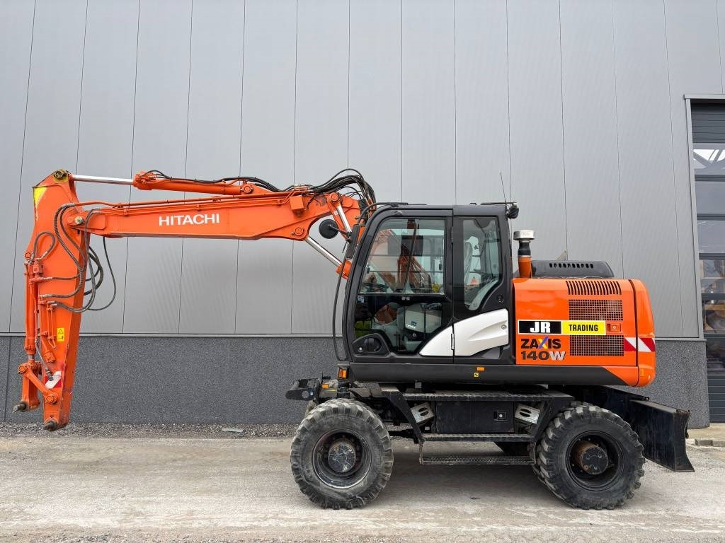 Hitachi ZX 140 W-5B - حفارة على عجلات: صور 1 Hitachi ZX 140 W-5B - حفارة على عجلات: صور 1