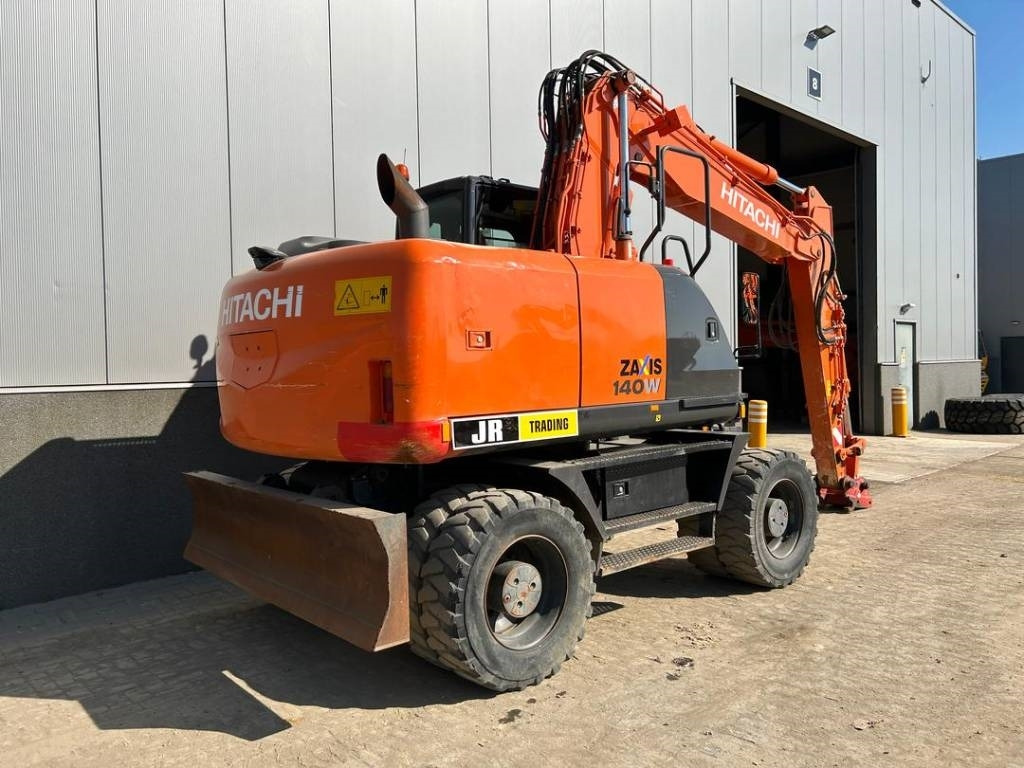 Hitachi ZX 140 W-5B - حفارة على عجلات: صور 5 Hitachi ZX 140 W-5B - حفارة على عجلات: صور 5