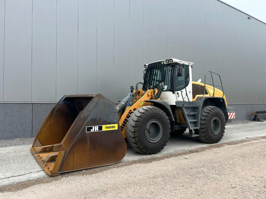 Liebherr L 550 (Comes with High-tip - Mit Hochkipper) - اللودر بعجل: صور 2 Liebherr L 550 (Comes with High-tip - Mit Hochkipper) - اللودر بعجل: صور 2