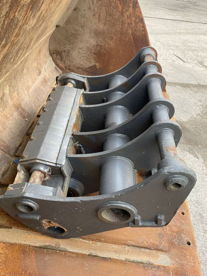 Volvo L250H L260H coupler + GP bucket - بكت - آلات البناء: صور 1 Volvo L250H L260H coupler + GP bucket - بكت - آلات البناء: صور 1
