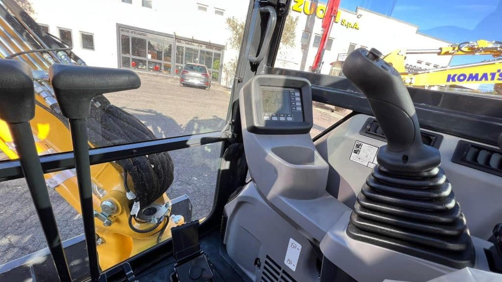Komatsu PC30 MR-5 - حفارة مصغرة: صور 4 Komatsu PC30 MR-5 - حفارة مصغرة: صور 4