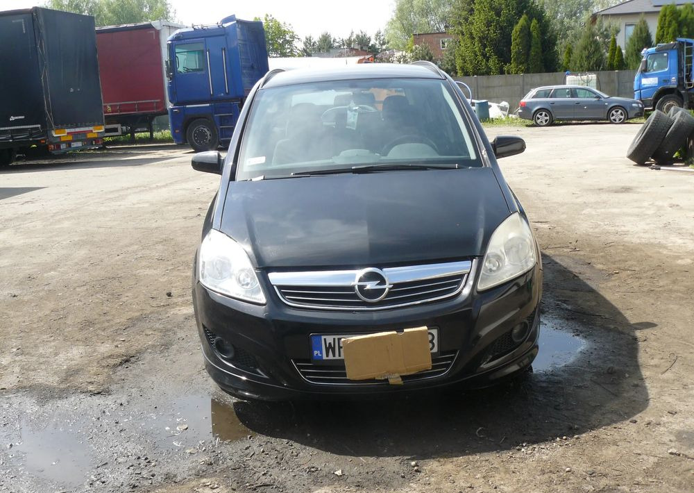 Opel Zafira 1.9 CDTI Cosmo - سيارة دفع رباعي: صور 1 Opel Zafira 1.9 CDTI Cosmo - سيارة دفع رباعي: صور 1