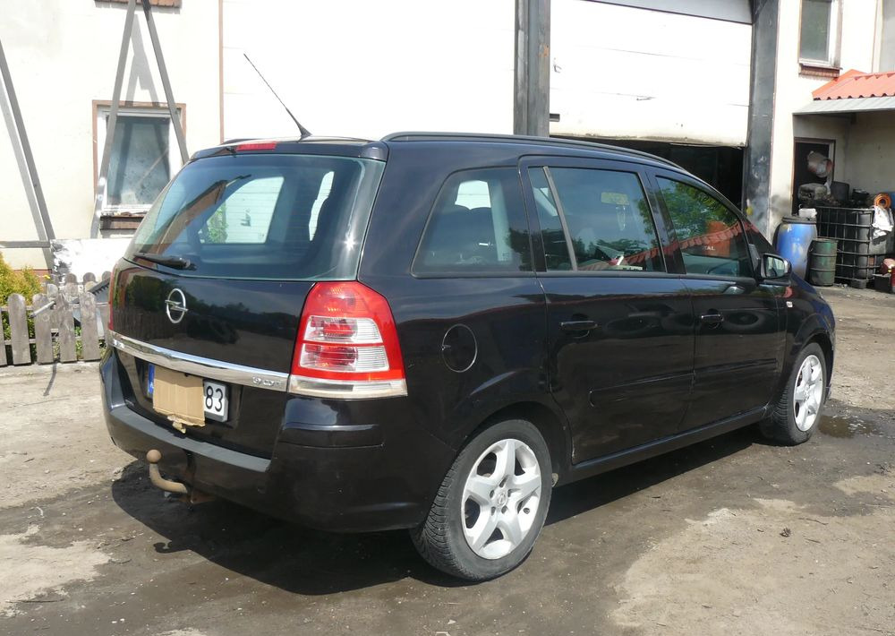 Opel Zafira 1.9 CDTI Cosmo - سيارة دفع رباعي: صور 4 Opel Zafira 1.9 CDTI Cosmo - سيارة دفع رباعي: صور 4