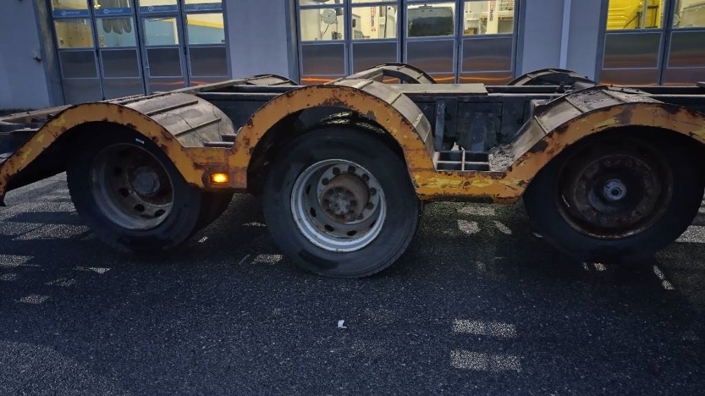 Volvo F16 8x2 metsäkone ritilä, rautajouset,hydr.perä - شاحنة قطع الأشجار: صور 3 Volvo F16 8x2 metsäkone ritilä, rautajouset,hydr.perä - شاحنة قطع الأشجار: صور 3