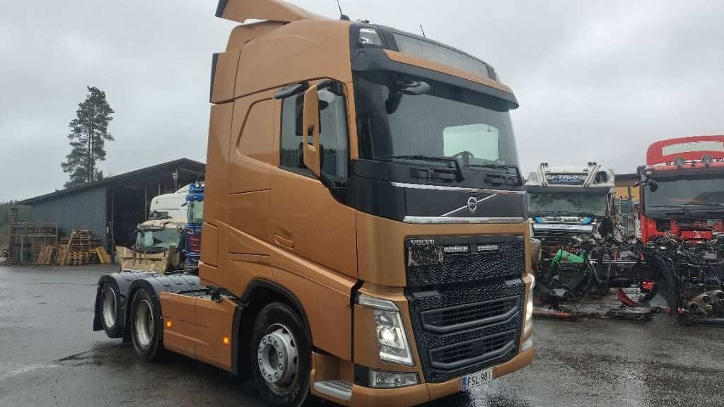Volvo FH13 6x2 täysilma, takateli - شاحنة جرار: صور 1 Volvo FH13 6x2 täysilma, takateli - شاحنة جرار: صور 1