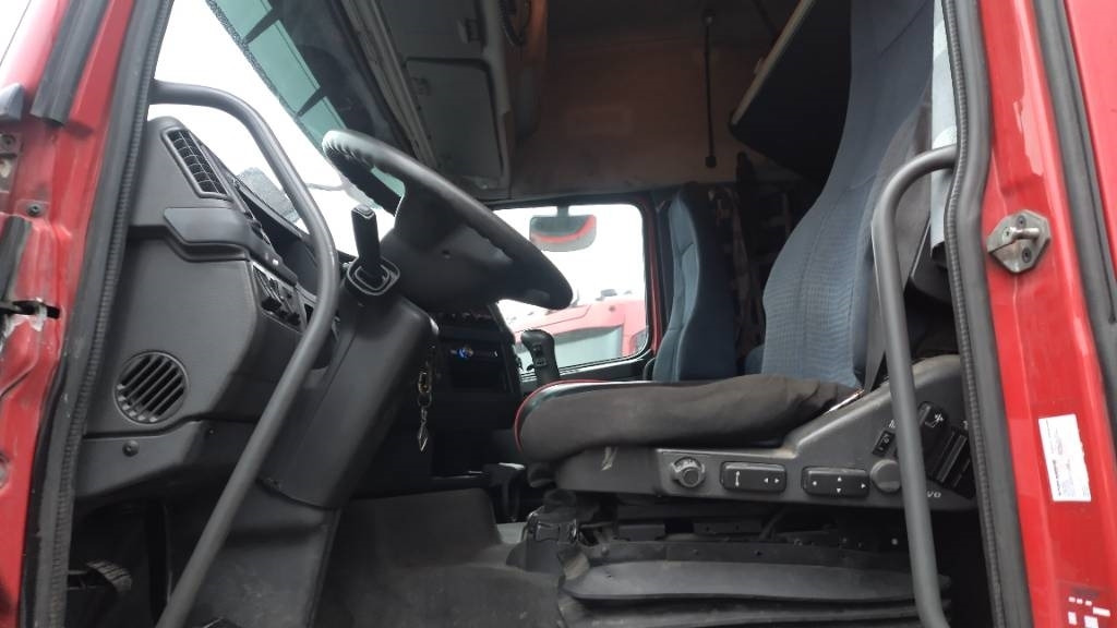 Volvo FH480 6x2 takateli veturi, hydrauliikka,manuaali - شاحنة جرار: صور 5 Volvo FH480 6x2 takateli veturi, hydrauliikka,manuaali - شاحنة جرار: صور 5