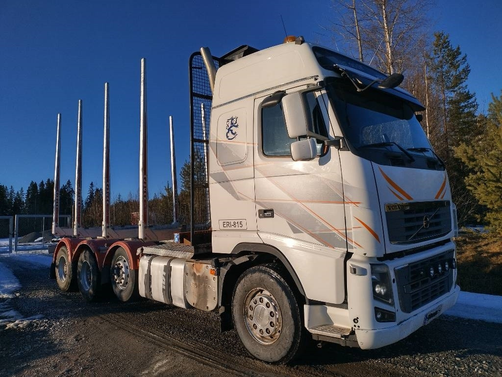 Volvo FH750 puuvarustus, napaperät,trippeli - شاحنة قطع الأشجار: صور 2 Volvo FH750 puuvarustus, napaperät,trippeli - شاحنة قطع الأشجار: صور 2