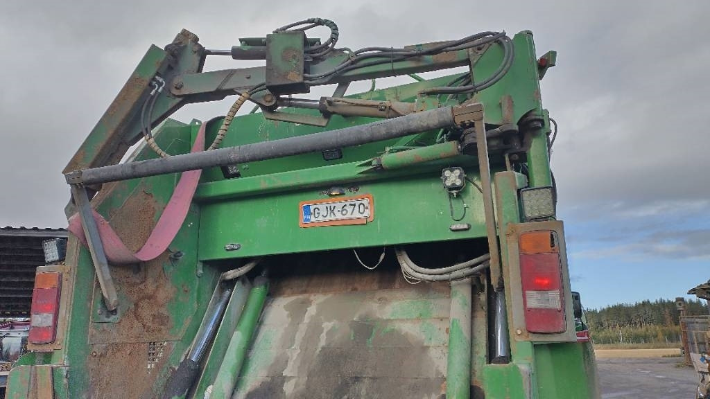 Volvo FM330 6x2 Norba pakkaaja,molokki nostin, manuaali - شاحنة القمامة: صور 3 Volvo FM330 6x2 Norba pakkaaja,molokki nostin, manuaali - شاحنة القمامة: صور 3