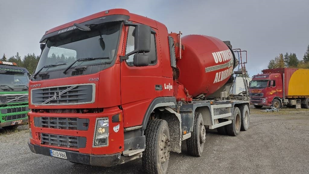 Volvo FM9 8x4 full steel,manual, mixer - شاحنة صهريج: صور 1 Volvo FM9 8x4 full steel,manual, mixer - شاحنة صهريج: صور 1