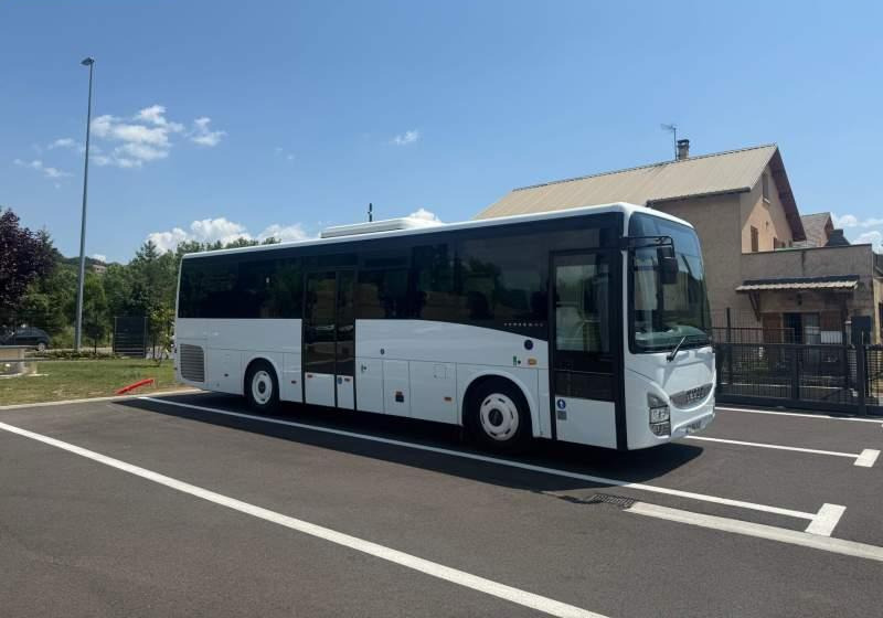 Iveco CROSSWAY/ DŁUGOŚĆ 10.70 M / MANUAL / EURO 6 - باص النقل بين المدن: صور 1 Iveco CROSSWAY/ DŁUGOŚĆ 10.70 M / MANUAL / EURO 6 - باص النقل بين المدن: صور 1